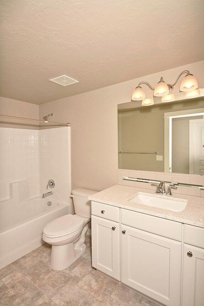 Building Photo - Single Level 3 Bedroom 3 Bathroom Home in South Meridian