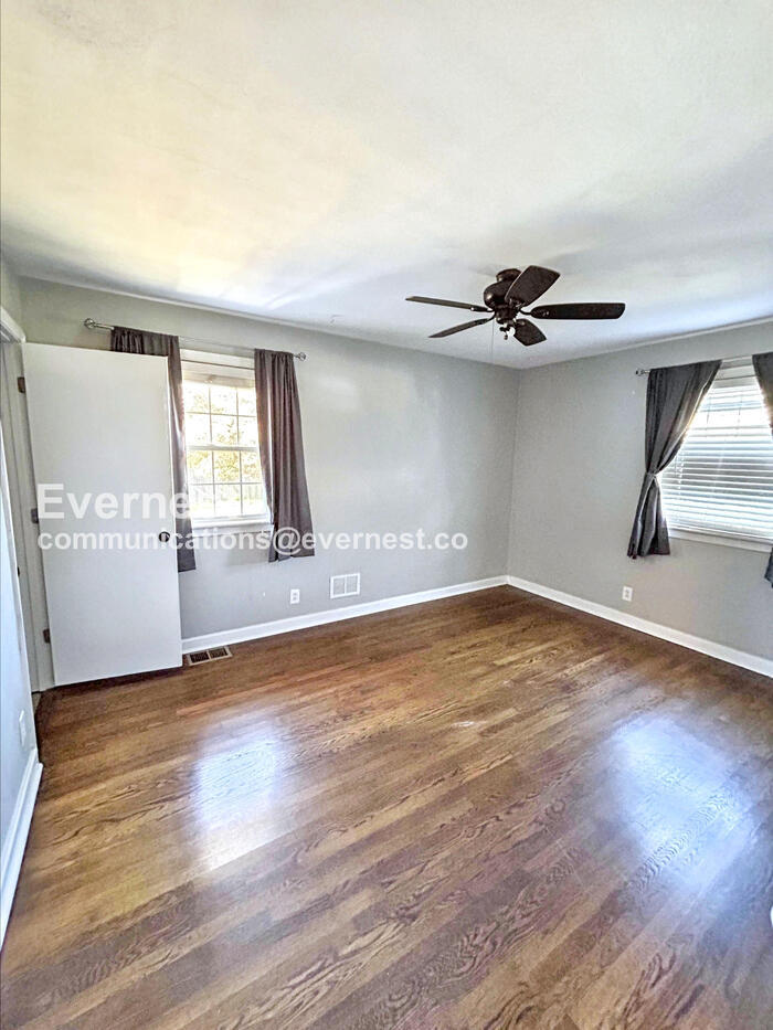 Building Photo - 809 Raymond Ct