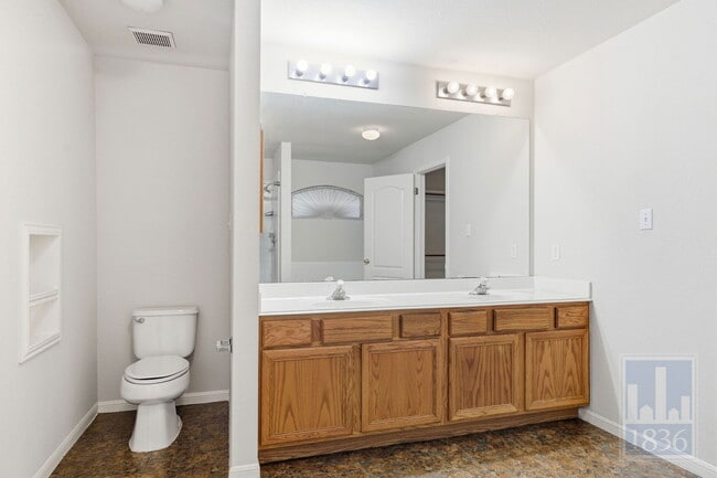 Building Photo - 1110 Water Birch