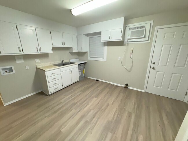 Building Photo - 2bed/1ba Apt off S Main Kannapolis close to Downtown Kannapolis & Hwy 73