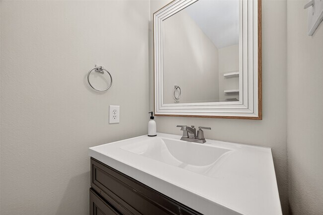 Building Photo - 202 N Vesper Bend Cir