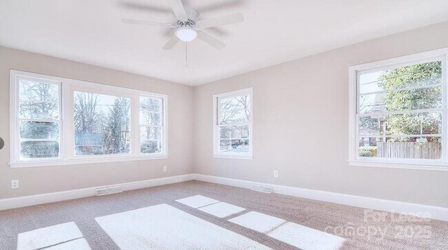 Building Photo - 1437 Springwood Ln