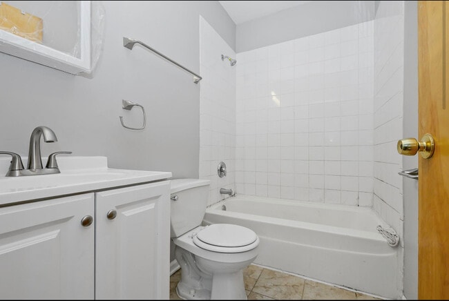 Building Photo - 1431 W 108th St