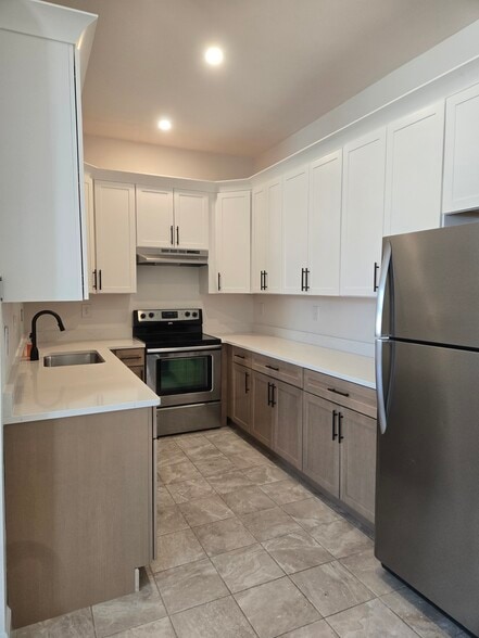 Brand new custom kitchen - 64 Forest St