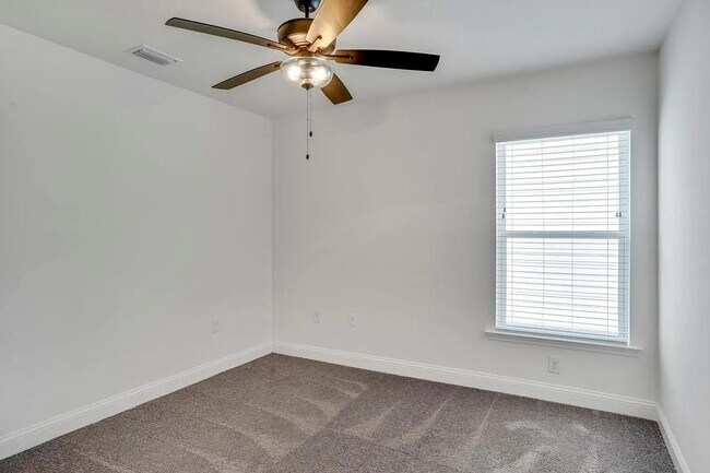 Building Photo - 463 Grand Oaks Rd