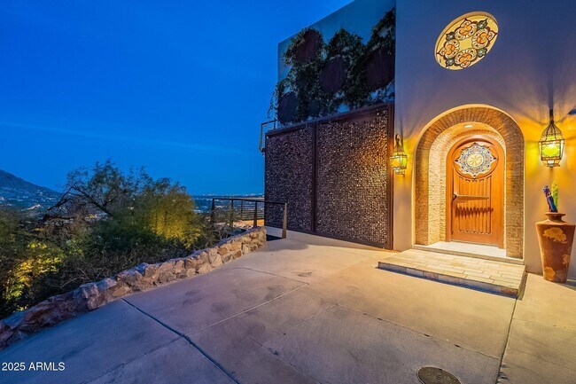 Building Photo - 7044 N Hillside Dr