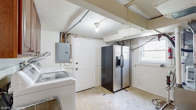 Building Photo - 4030 W North Shore Ave