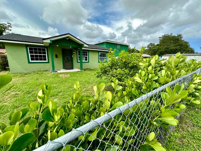 Building Photo - 4709 15th Ave S