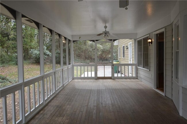 Building Photo - 5045 Spalding Dr