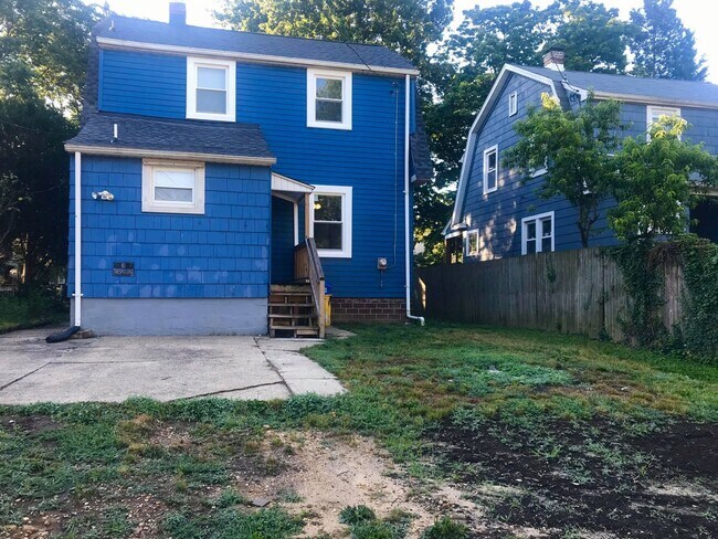 Building Photo - Charming 3 Bedroom/ 1 Bathroom Home in Dundalk, MD!