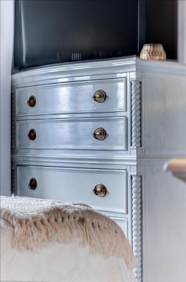 Building Photo - 441 Burlingham Rd