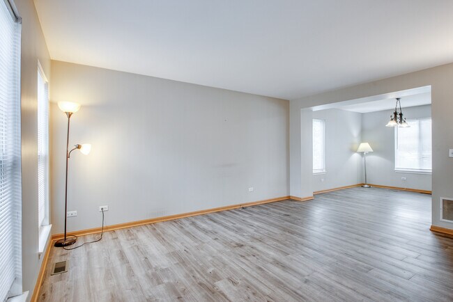 Building Photo - 2873 Carlsbad Cir