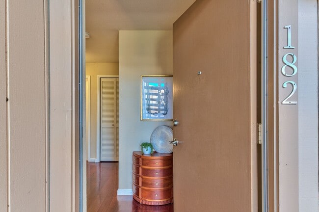 Building Photo - Ground Floor Condo at Footprints on the Bay