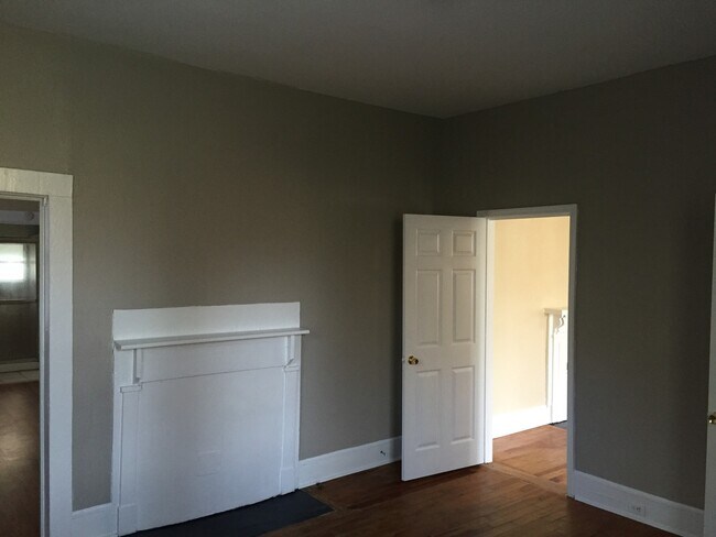 Building Photo - 27 Hemlock Dr