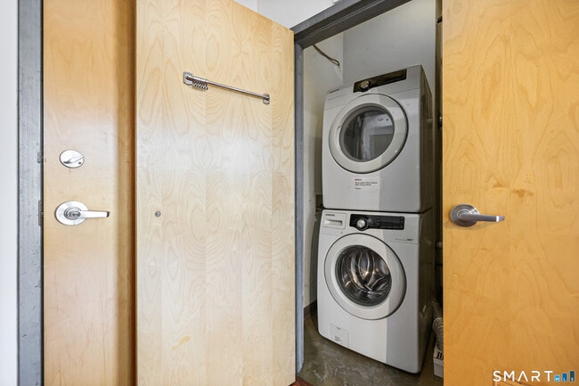 Building Photo - 10 Ann St