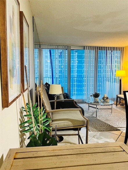 Building Photo - 525 N Ocean Blvd