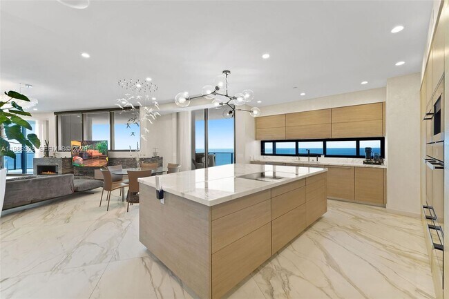 Building Photo - 18555 Collins Ave