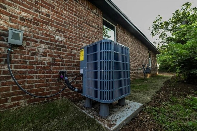 Building Photo - 1417 Mallard Dr