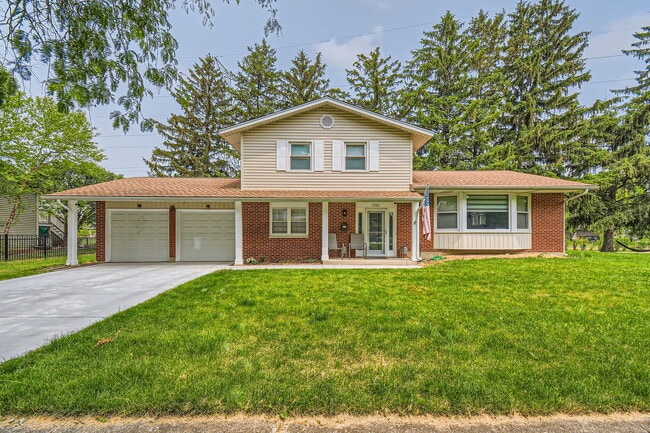 Primary Photo - 1322 E Thurston Dr