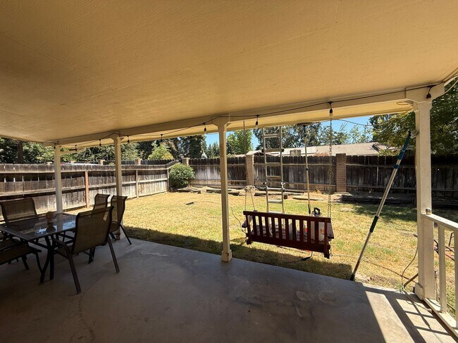 Building Photo - Stunning three-story home located in the c...