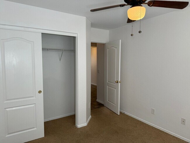 Building Photo - 5992 E Vega Ct