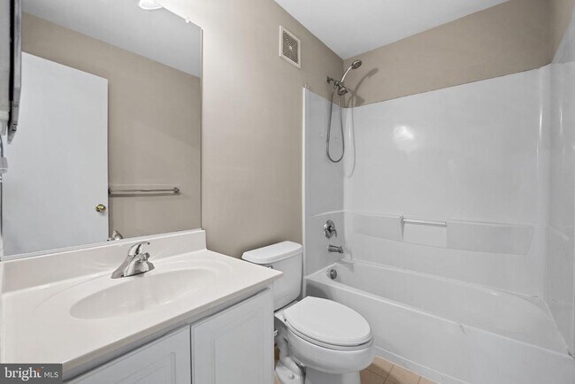 Building Photo - 23404 Rainbow Arch Dr