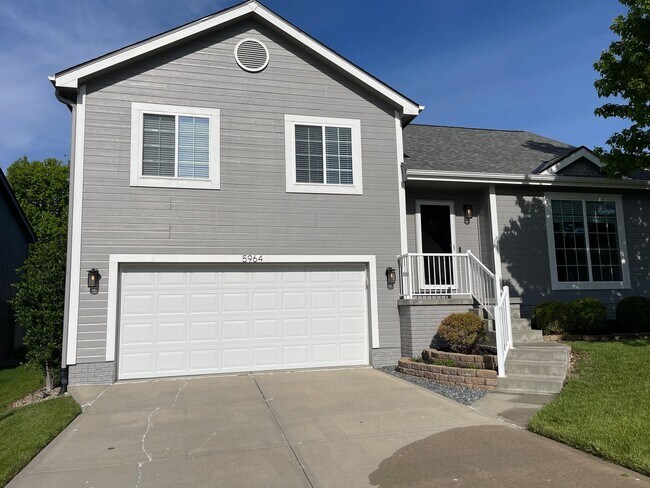Building Photo - Comfortable 3-Bedroom Home in Desirable Millard West Area - $2,095
