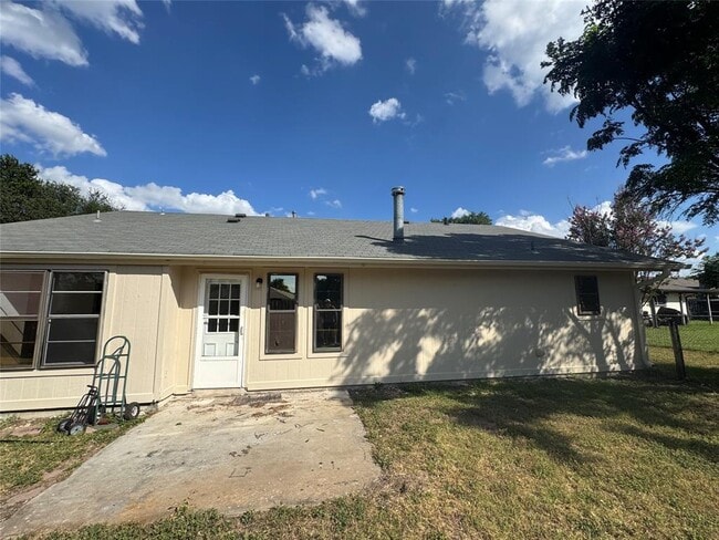 Building Photo - 705 Garden Villa Cir