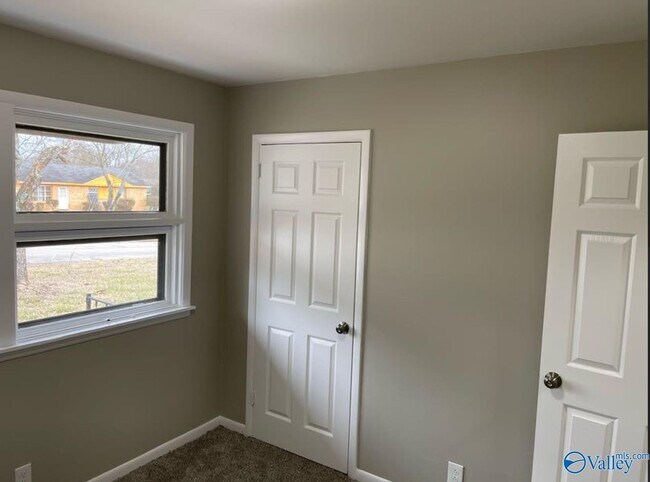 Building Photo - 4241 Tee Jay Dr NW