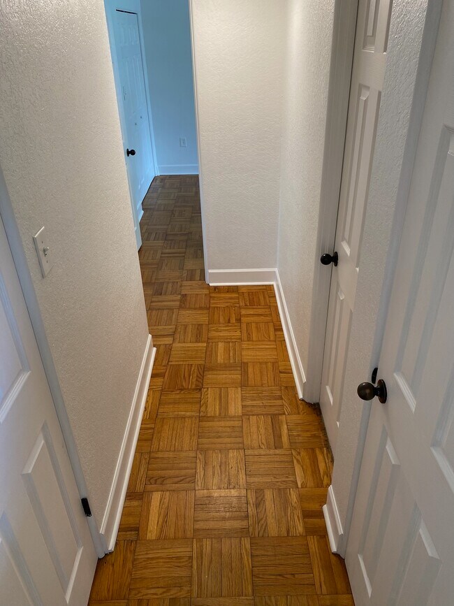 Building Photo - 1817 Loch Berry Rd