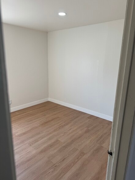 Building Photo - 520 Richmond Ave