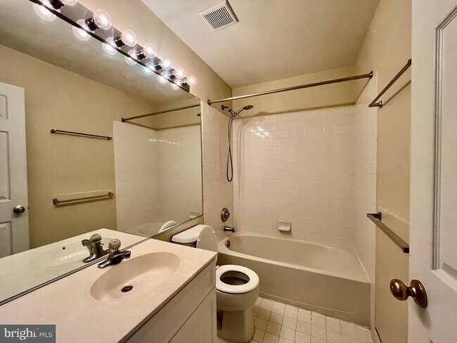 Building Photo - 7504 Lamoyne Ct