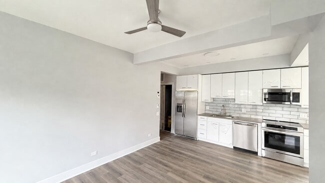 Building Photo - 4830 W Belle Plaine Ave