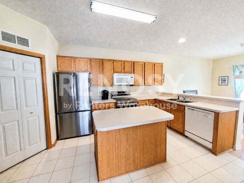 Building Photo - 5501 Oriole Dr