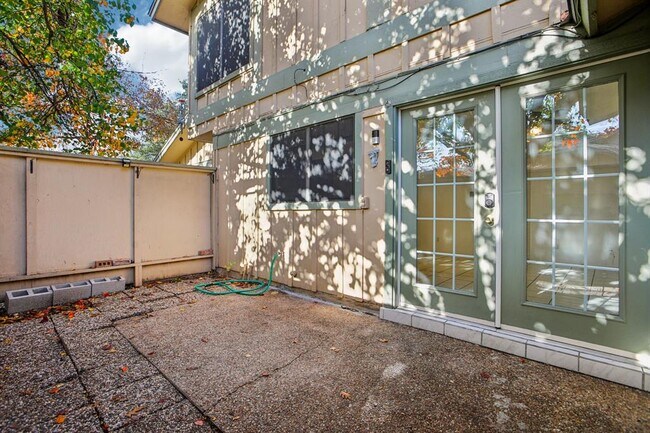 Building Photo - 9507 Quail Village Ln