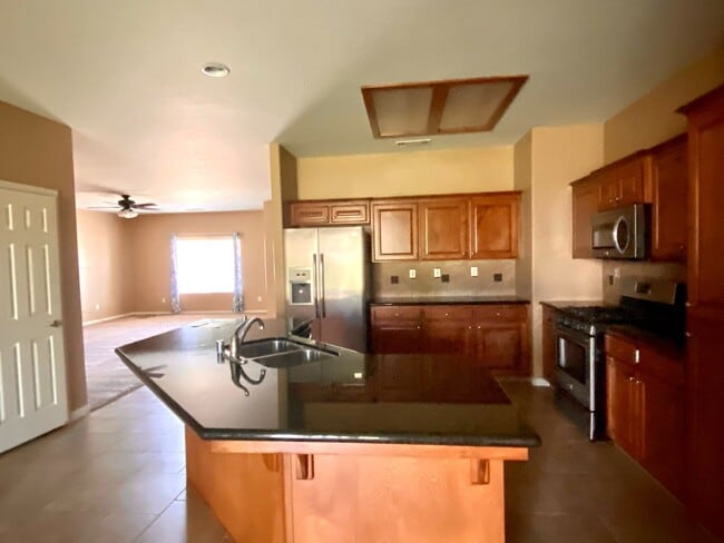 Building Photo - $2,395 Shields & Fowler, 4 Bedroom Home - ...