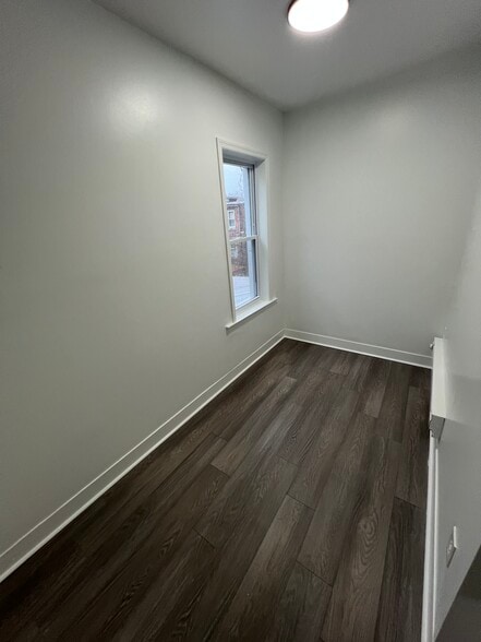 Building Photo - 225 Lloyd St