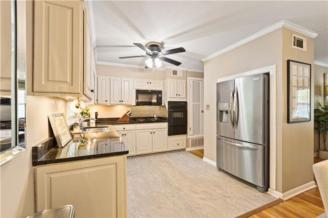 Building Photo - Charming Northside Opelika Home w/ Basement