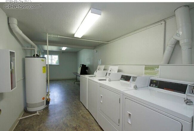 Building Photo - 1608 Cottonwood Dr