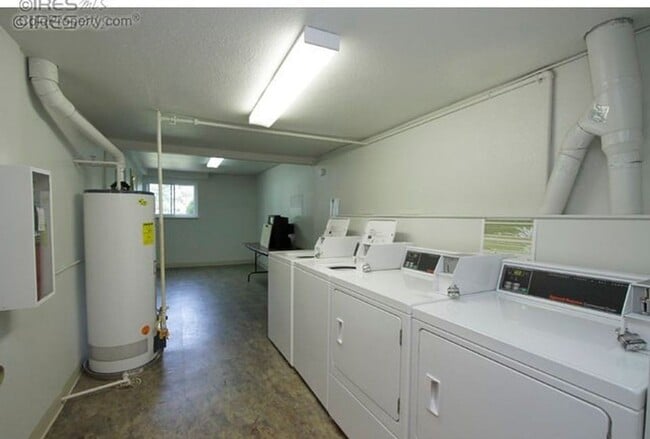 Building Photo - CHARMING 1 Bed 1 Bath Condo Near Downtown Louisville!