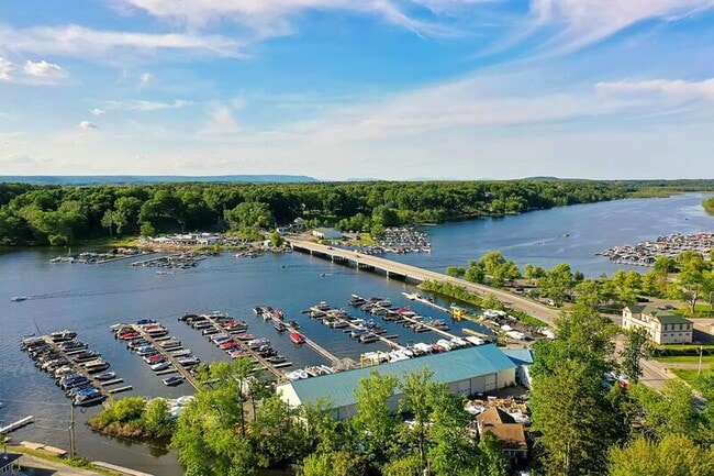 Building Photo - 1439 NY-9P