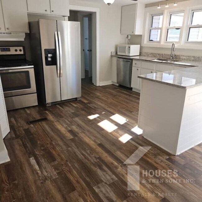 Building Photo - 250 Kirkland Ave