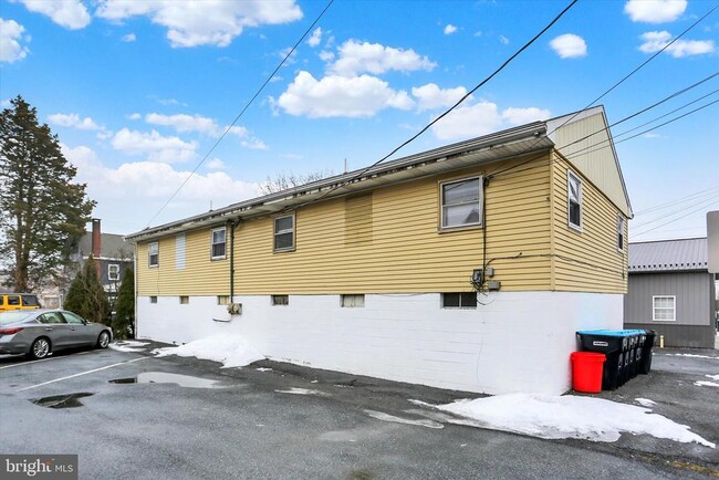 Building Photo - 105 W Main St