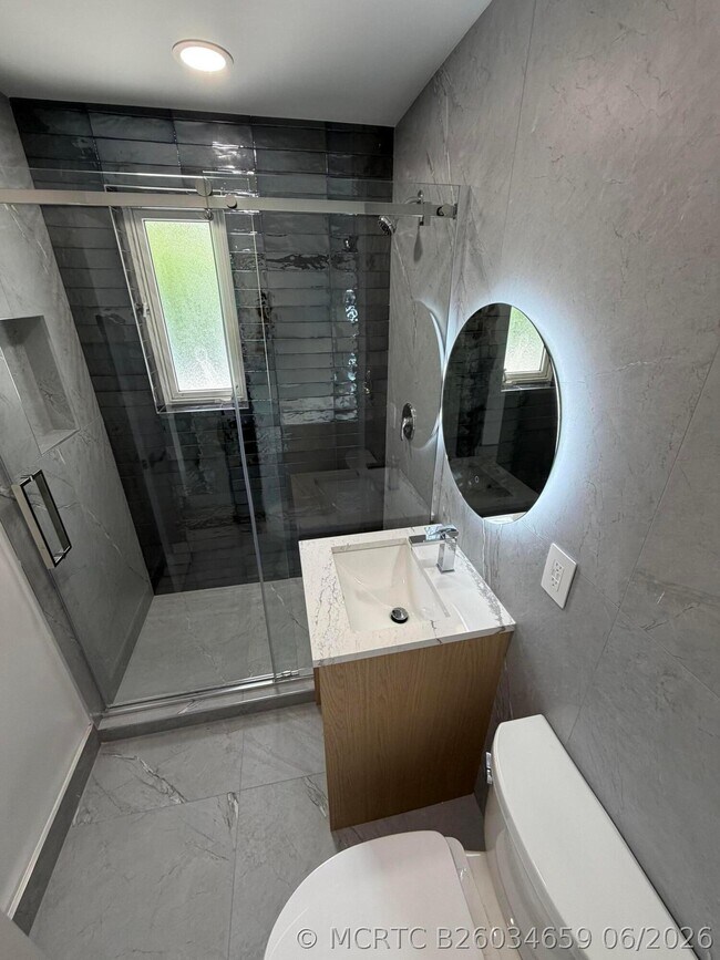 Building Photo - 204 S Seacrest Cir