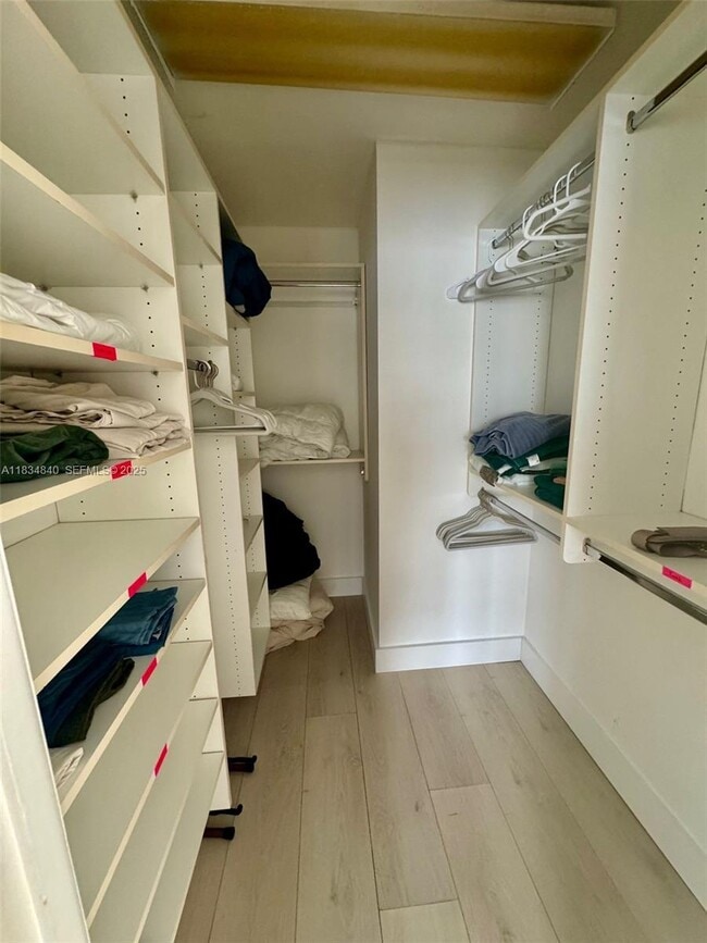 Building Photo - 10911 N Bayshore Dr