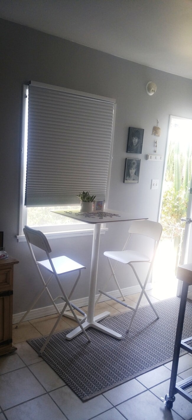 Building Photo - 2219 Glendon Ave