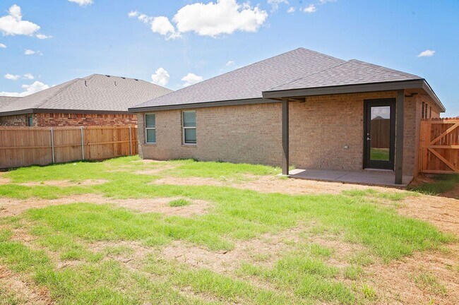 Building Photo - Entertain, Relax, and Enjoy West Texas Living