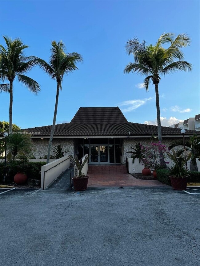 Building Photo - 6950 Miami Gardens Dr