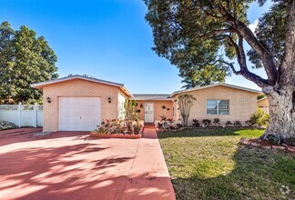 Building Photo - 6260 SW 10th Ct
