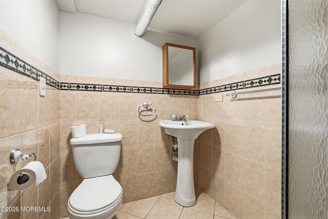 Building Photo - 416 Roosevelt Ave